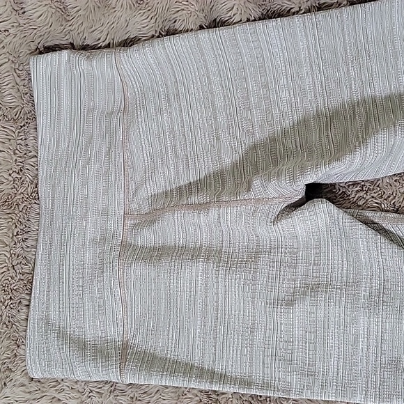 Athleta Textured Tan and Cream Leggings Sz Medium - Picture 6 of 7
